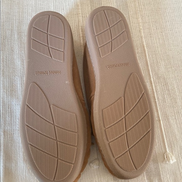 Brand new never worn Minnetonka slippers - Picture 3 of 3